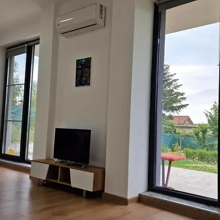 Ваканционна къща Ray Seaview Guest House. уютный домик в варне Варна