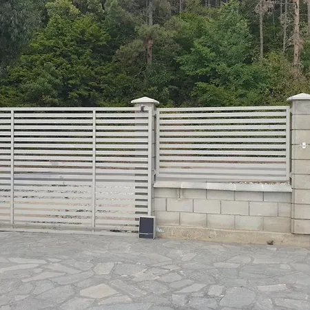 Ray Seaview Guest House. уютный домик в варне