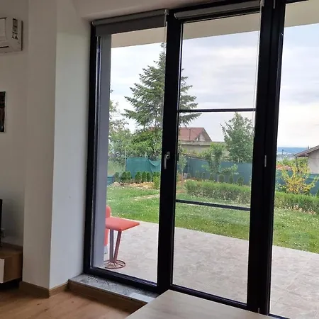 Ray Seaview Guest House. уютный домик в варне *